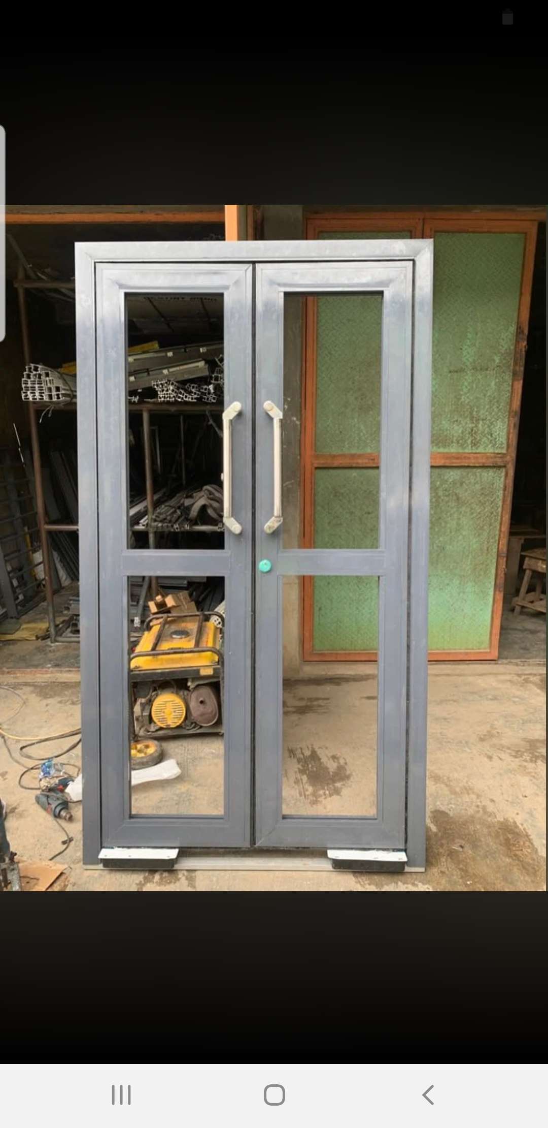 Aluminium swing door